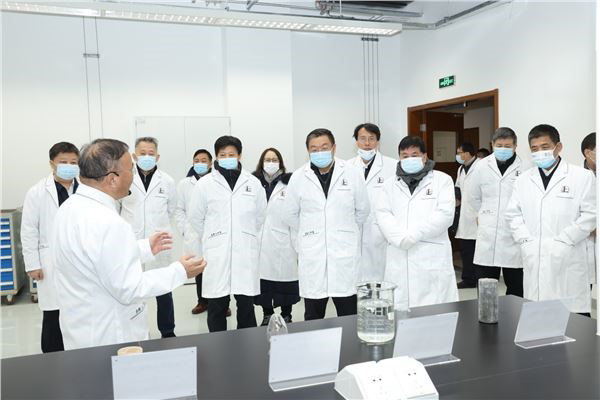 相关领导参观中国石化超深井钻井工程技术重点实验室